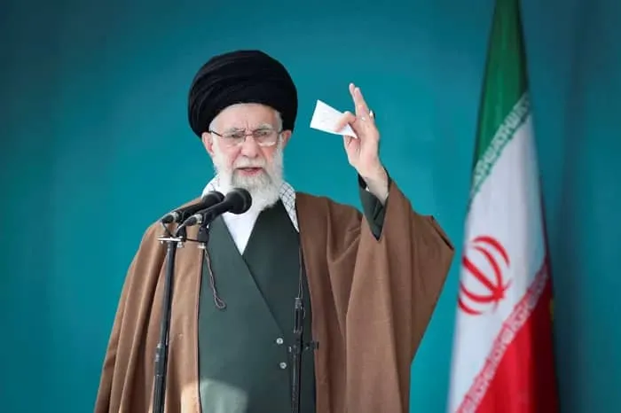  إيران تعلن مقتل المرشد علي خامنئي وتفرض حداداً عاماً لمدة 40 يوماً