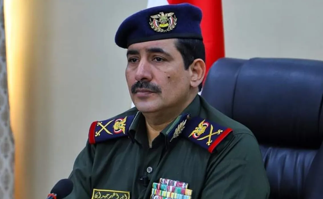 وزير الداخلية يُحذر من تهريب ونقل الأسلحة إلى خارج عدن