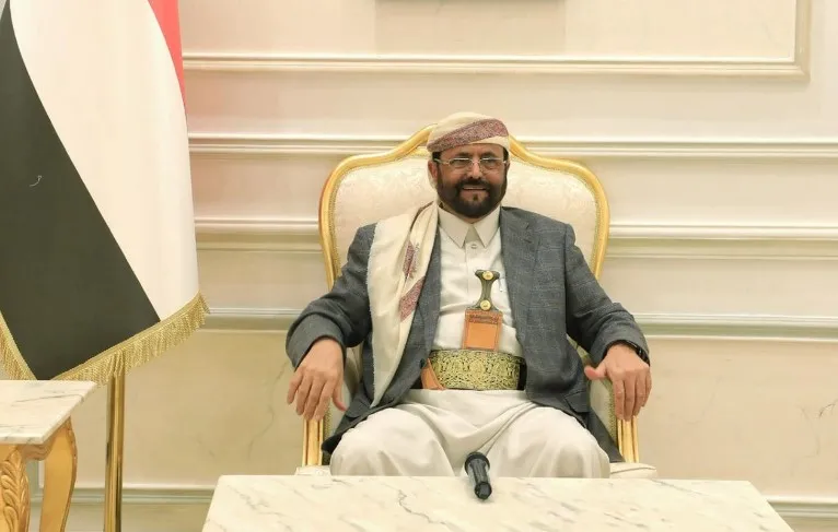 سلطان العرادة: قضيتنا تحرير صنعاء وعلينا أن لا ننشغل بإرث الماضي