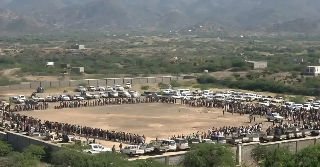  إنذار أخير.. مشائخ الوازعية بتعز يمهلون قوات طارق صالح 72 ساعة للانسحاب وتسليم المتورطين 