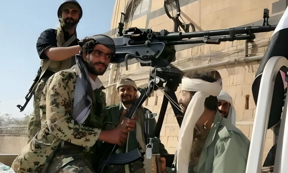 اشتباكات بين الحوثيين ومسلحين قبليين في “عمران” تُخلف قتلى وجرحى