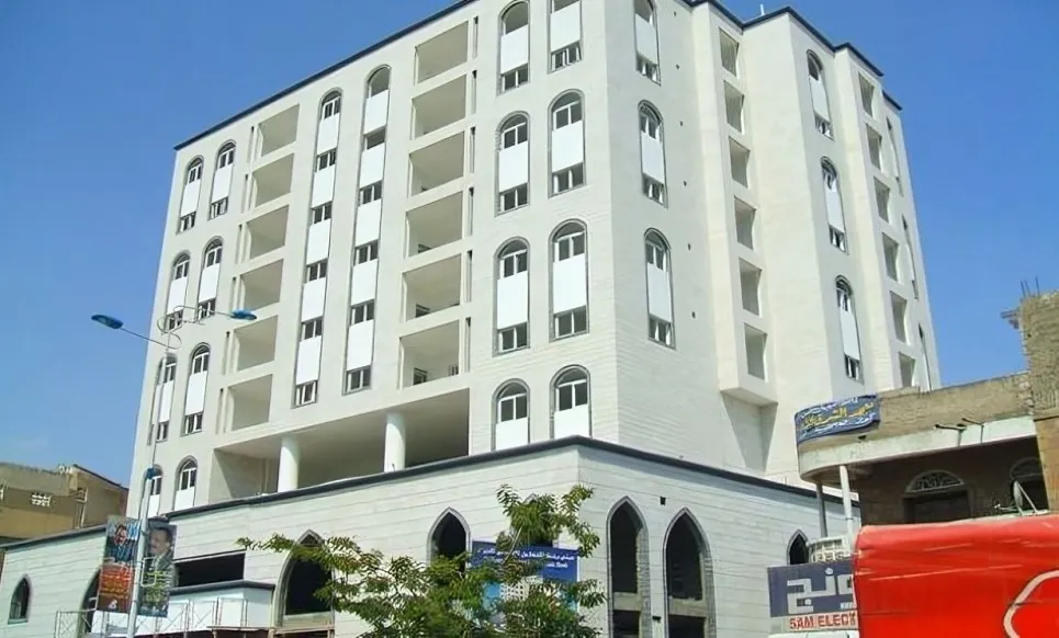 سطو حوثي بـ9 مليارات ريال.. عرض أكثر من 2500 لبنة من أراضي "بنك التضامن" للبيع بصنعاء
