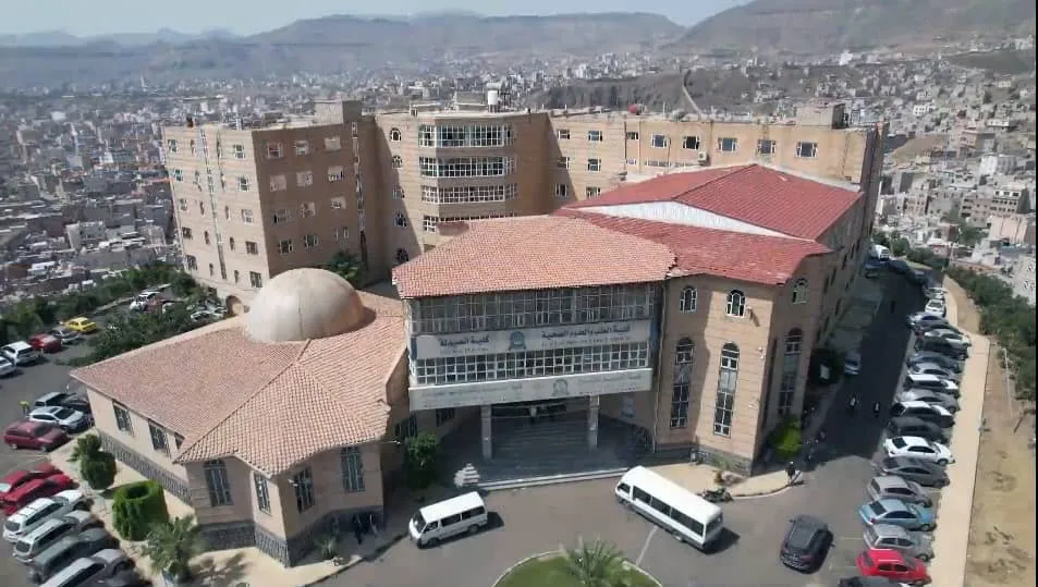 أكاديمي: جامعة العلوم والتكنولوجيا في صنعاء تعيش انتكاسة شاملة بسبب الحوثيين 