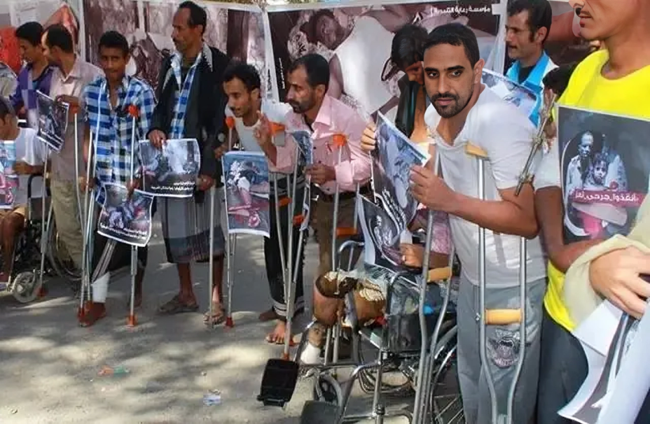 احتجاز وترحيل وتهم كيدية.. جرحى الجيش اليمني في القاهرة يتهمون موظفين بالسفارة باستهدافهم