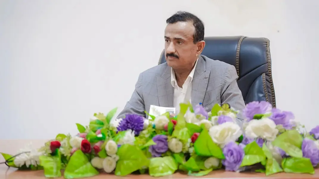 محافظ شبوة يعلن إغلاق مقر الانتقالي في عتق وينفي وجود سجون سرية