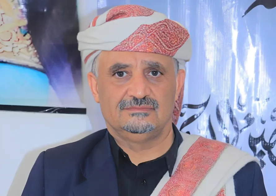 الحوثيون يحاصرون منزل الشيخ حمير الأحمر بصنعاء 