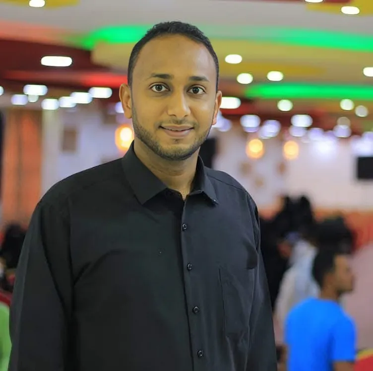 بعد عام من الاختطاف.. الحوثيون يفرجون عن الصحفي "عبد المجيد الزيلعي"
