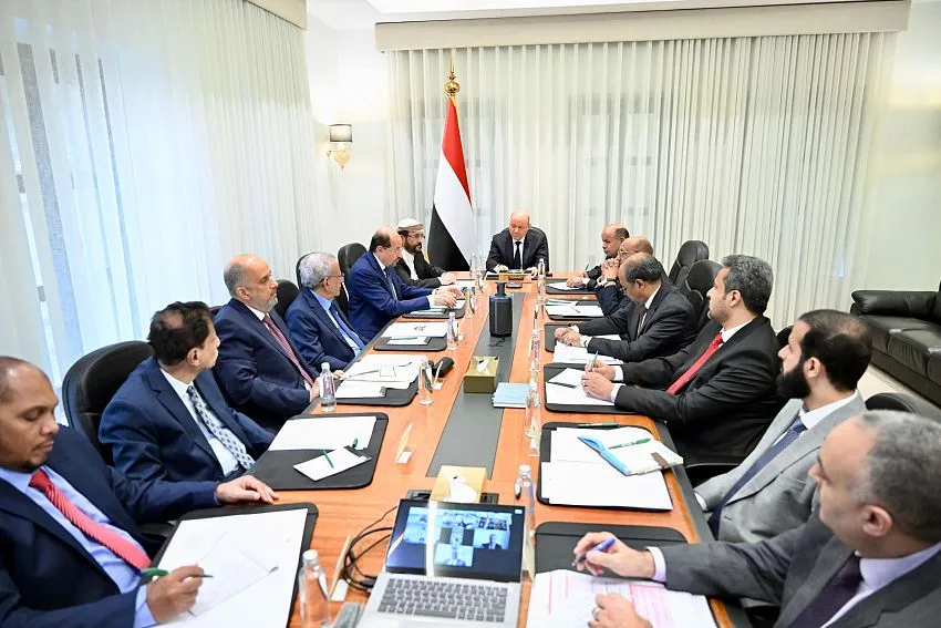 العليمي: لا إصلاح حقيقي دون مكافحة الفساد وضبط الموارد