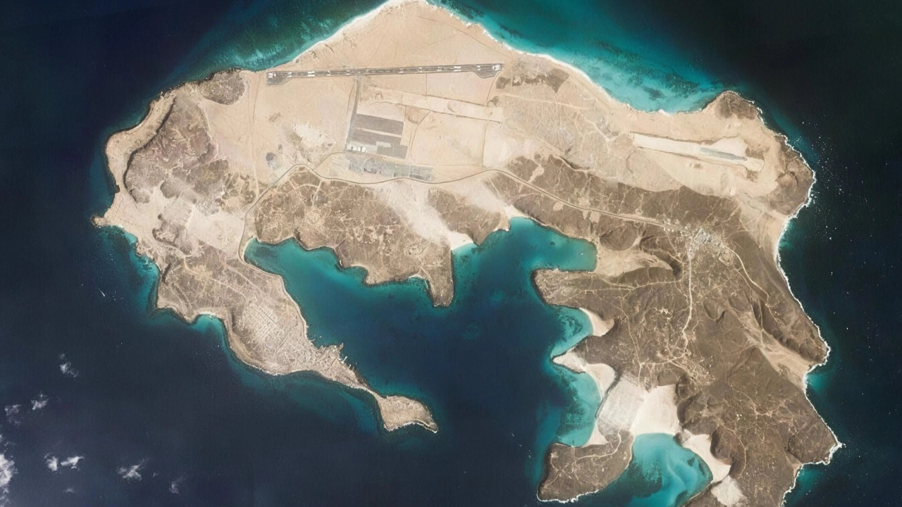 إنتلجنس أونلاين تكشف تحركات مشبوهة لـ"أبوظبي" في ميّون وعلاقتها بقوات طارق صالح