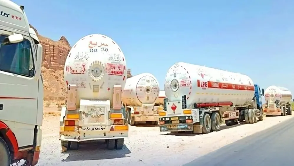 وسط شح الغاز.. ناقلو المقطورات إلى عدن يرفضون قراراً حكومياً ويهددون بالتصعيد