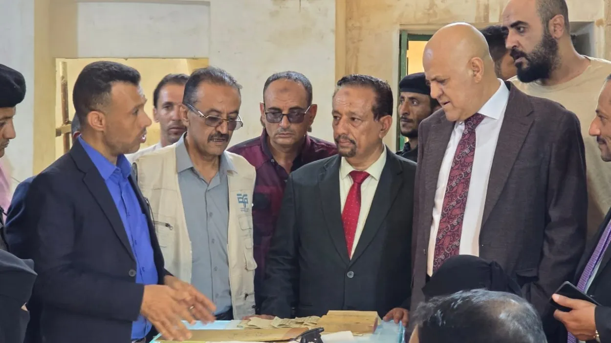 محافظ تعز يوجه بحصر وتصنيف الوثائق التاريخية في المتحف الوطني