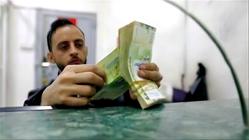 الحكومة اليمنية تعتمد صرف علاوات 5 سنوات وزيادة 20% لموظفي الدولة