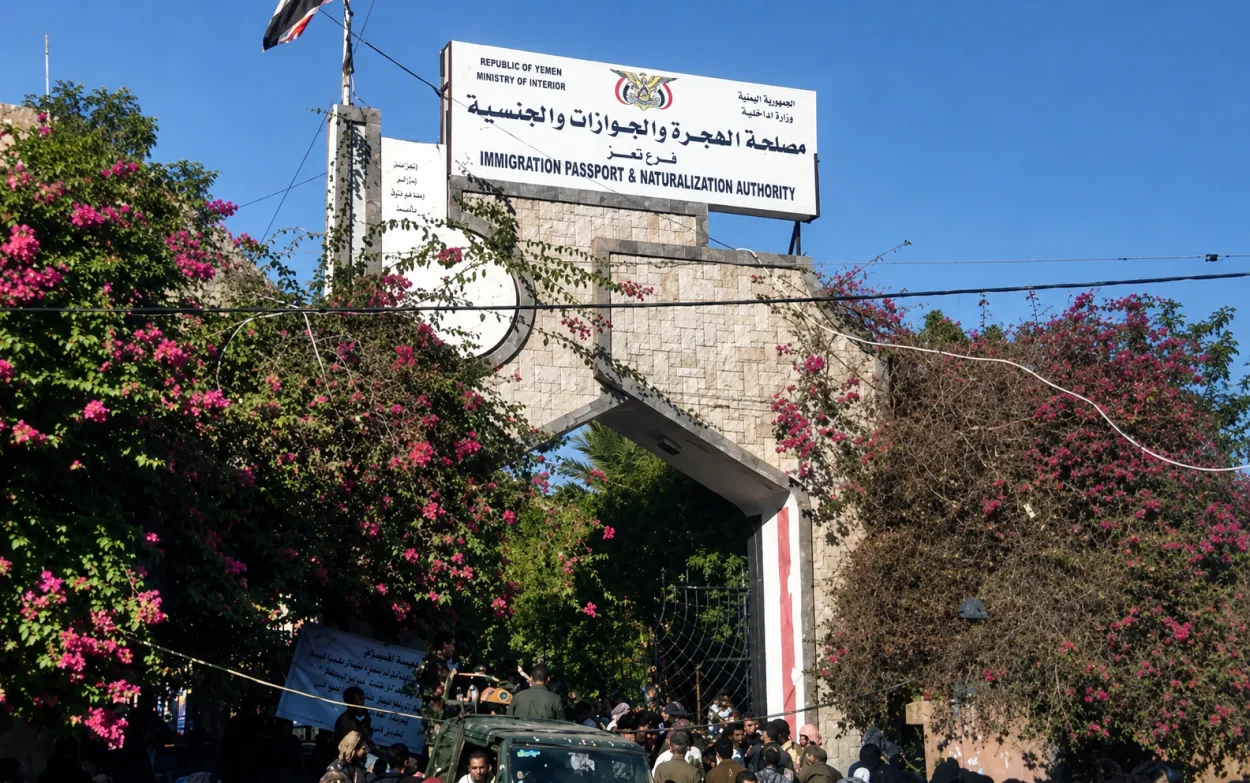 مصدر بشرطة تعز يكشف لـ"الهدهد" أسباب تفاقم أزمة الجوازات في المحافظة