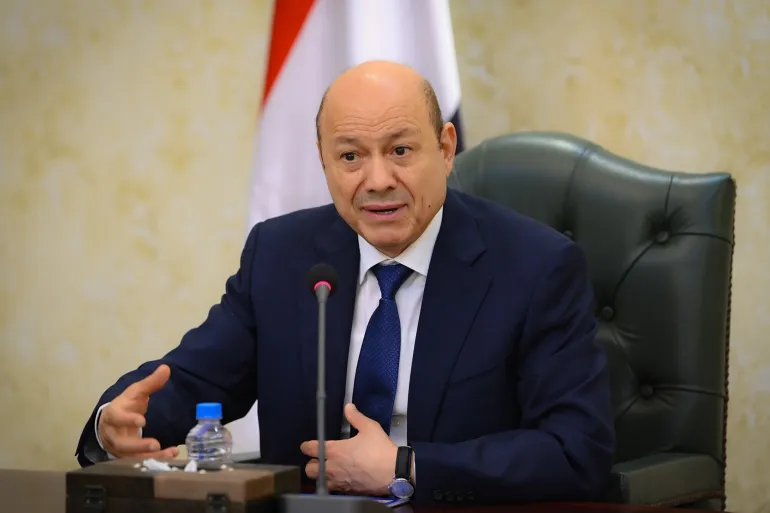 العليمي يفوّض تحالف دعم الشرعية لاتخاذ التدابير العسكرية بحضرموت 