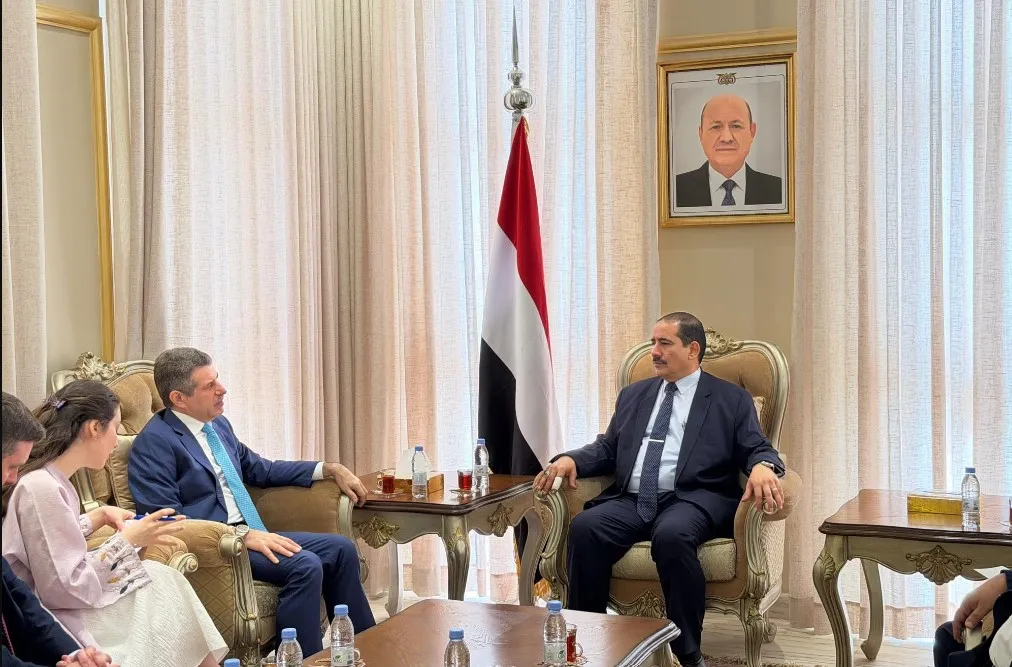 الحكومة اليمنية تناقش مع السفير الأمريكي الترتيبات الأمنية في عدن
