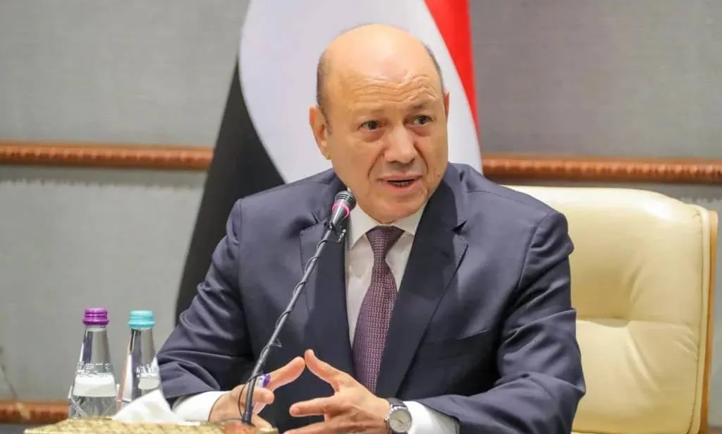 مع بدء خروج الإمارات من "بلحاف".. رشاد العليمي يوجه محافظ شبوة بتأمين المنشآت الحيوية